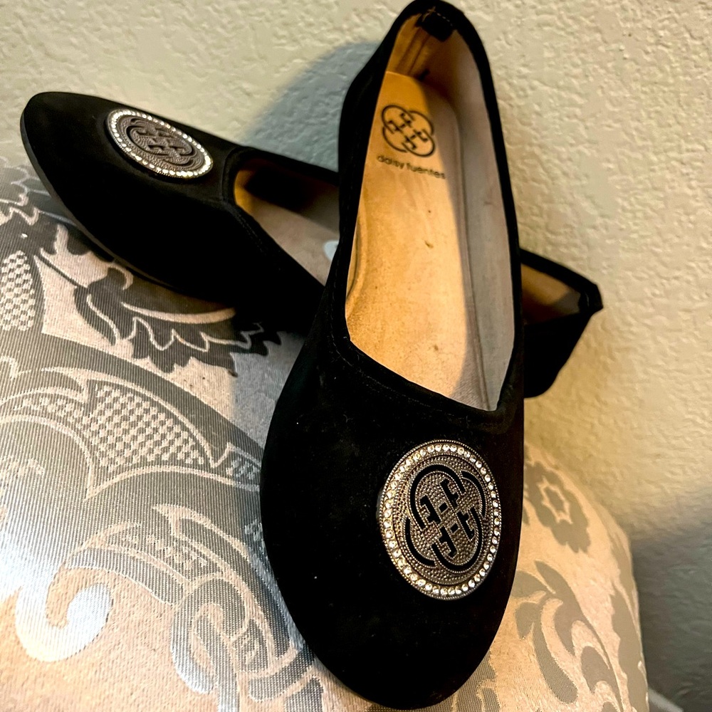 Daisy Fuentes flats, shoes for women size 9.5 barely worn.